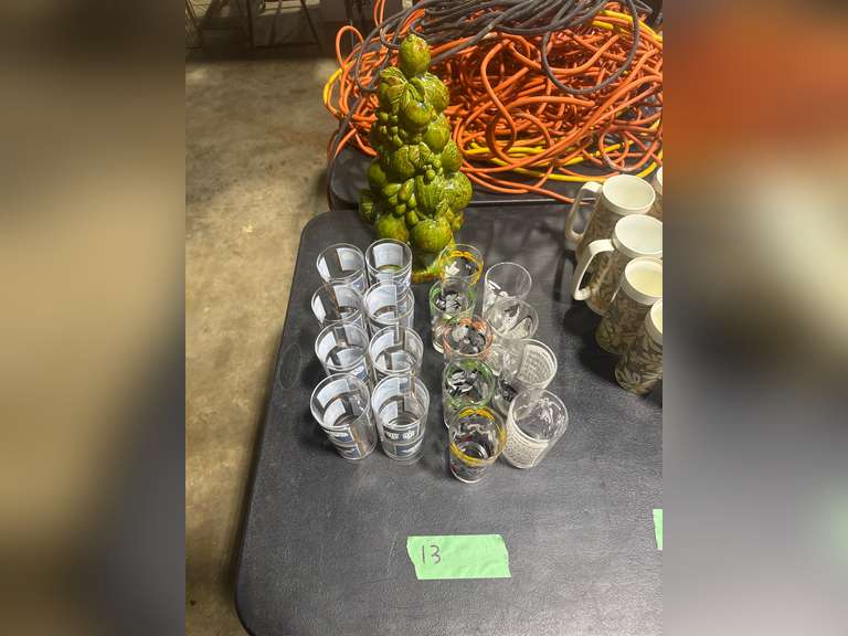 GROUP OF GLASSES