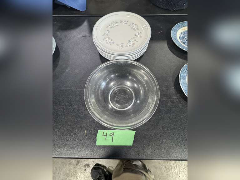 (7) JAPAN PLATES, (1) PYREX BOWL