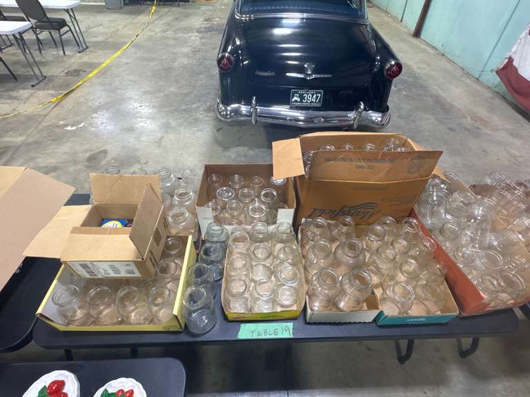 FULL TABLE - CANNING JARS