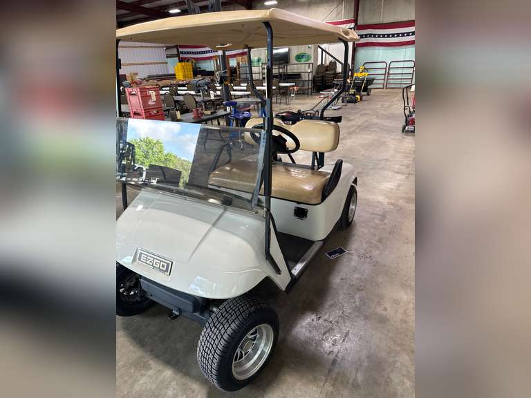 GOLF CART