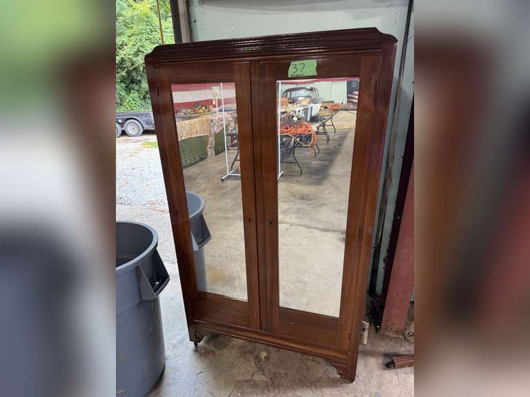 2 DOOR GLASS CABINET