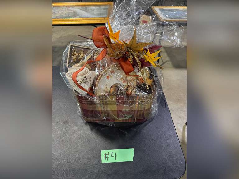 FALL WILDLIFE BASKET [40]