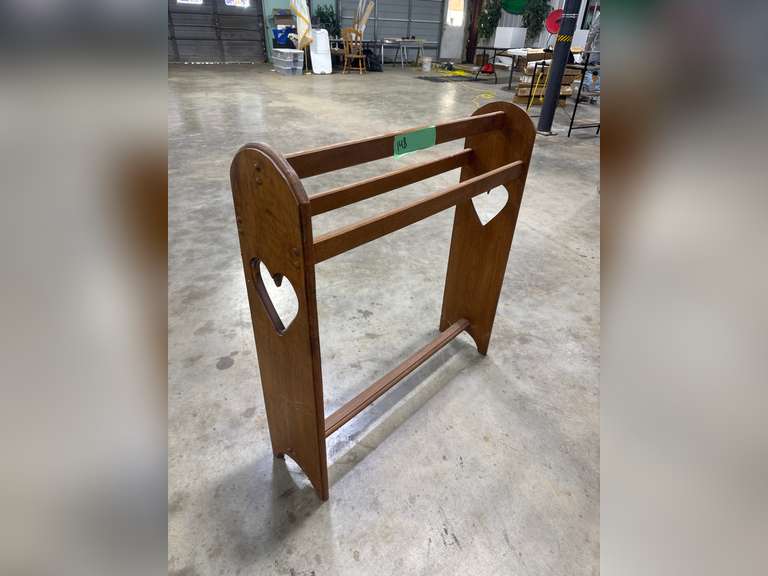 Quilt Rack - Godby Realty & Auction
