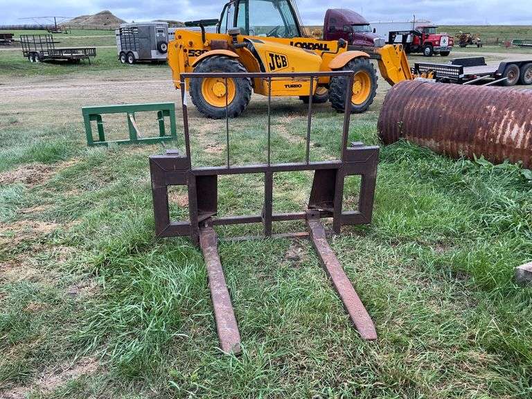Pallet forks- skid steer