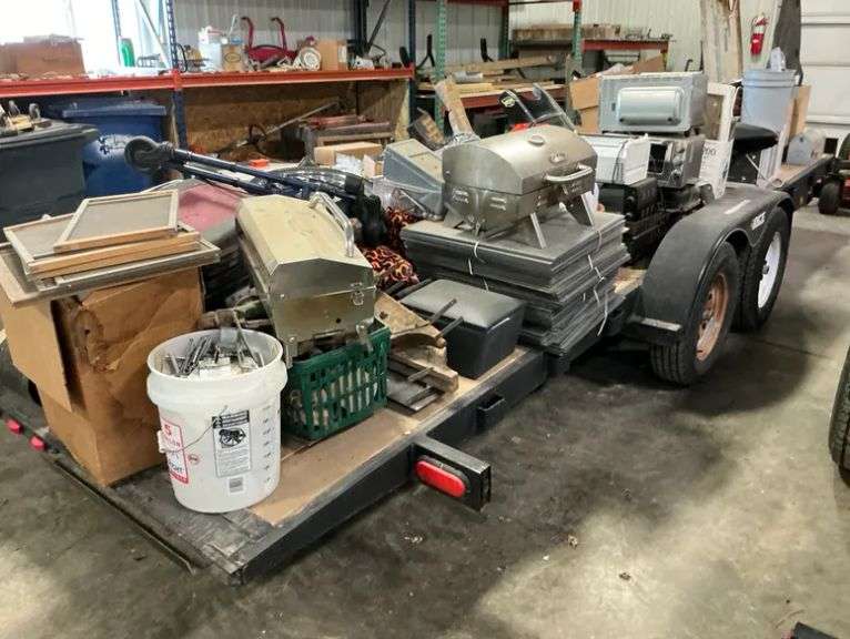 2013 Dressen flat bed trailer