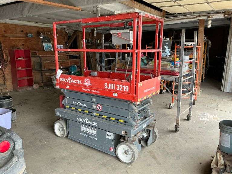 Skyjack scissor lift 3219