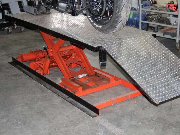 Smaller motorcycle lift
