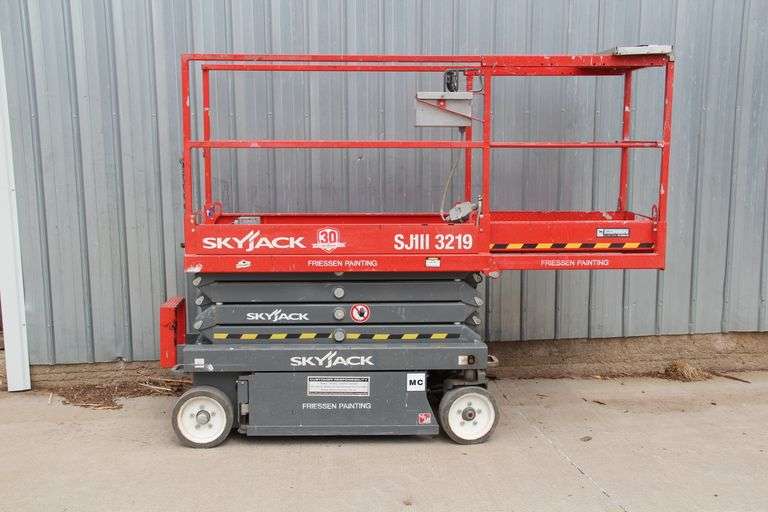 Skyjack scissor lift 3219