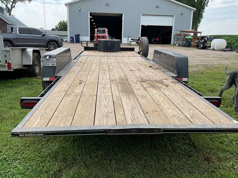 2015 Dressen flat bed trailer