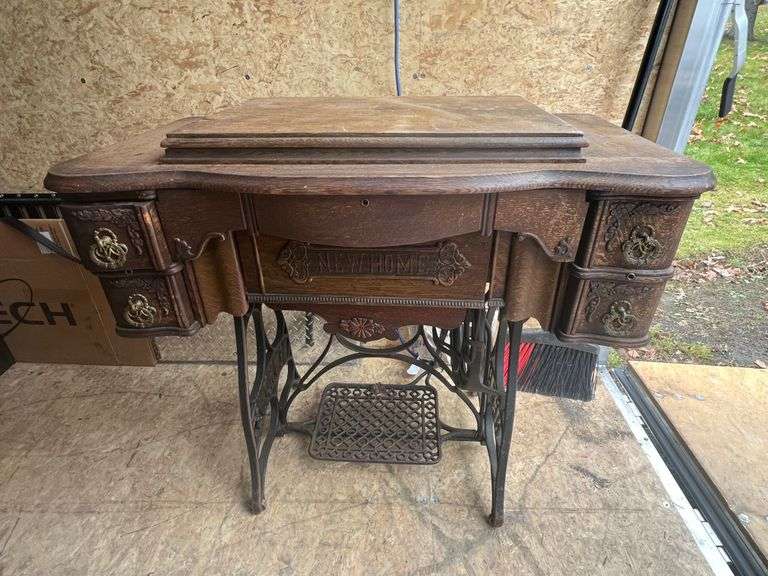 Vintage NEW HOME Sewing Machine