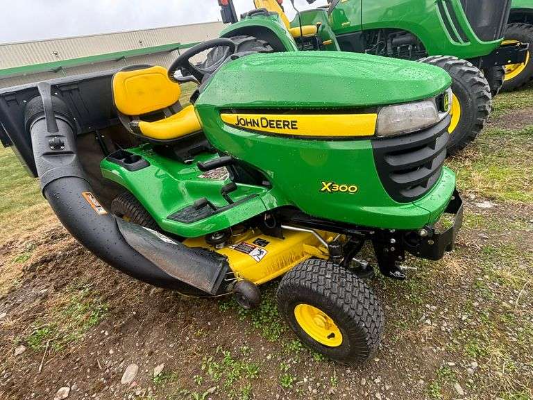 John Deere X300 lawnmower with bagger