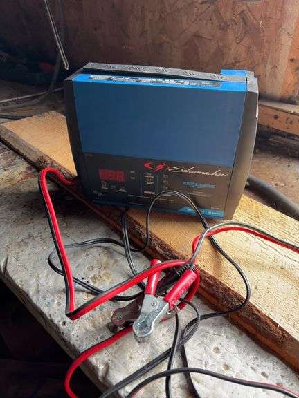 Battery charger/ maintainer