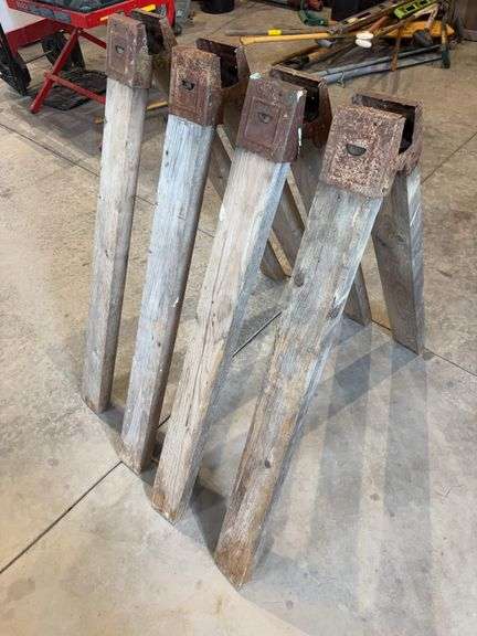 Sawhorse legs 