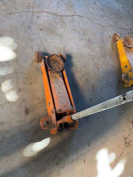 Floor jack short handle