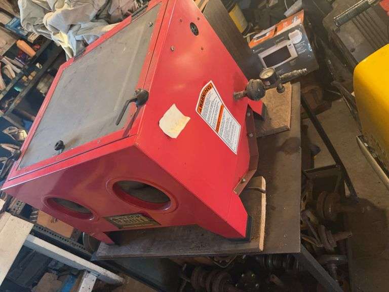Sand Blasting cabinet