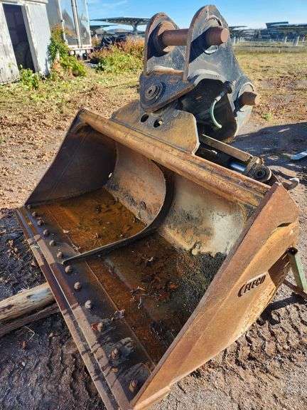 72" Fleco hydraulic tilt bucket