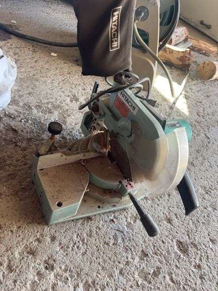 Hitachi C10FC miter saw