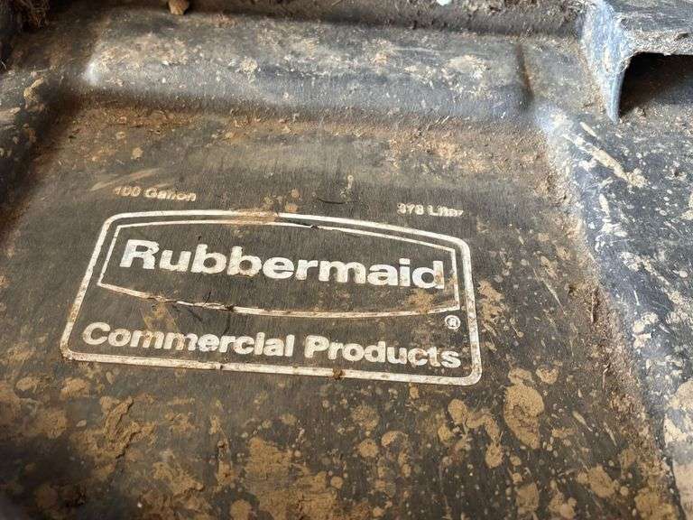 Rubbermaid 100 gal. feed buckets