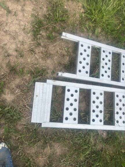 Aluminum loading ramps