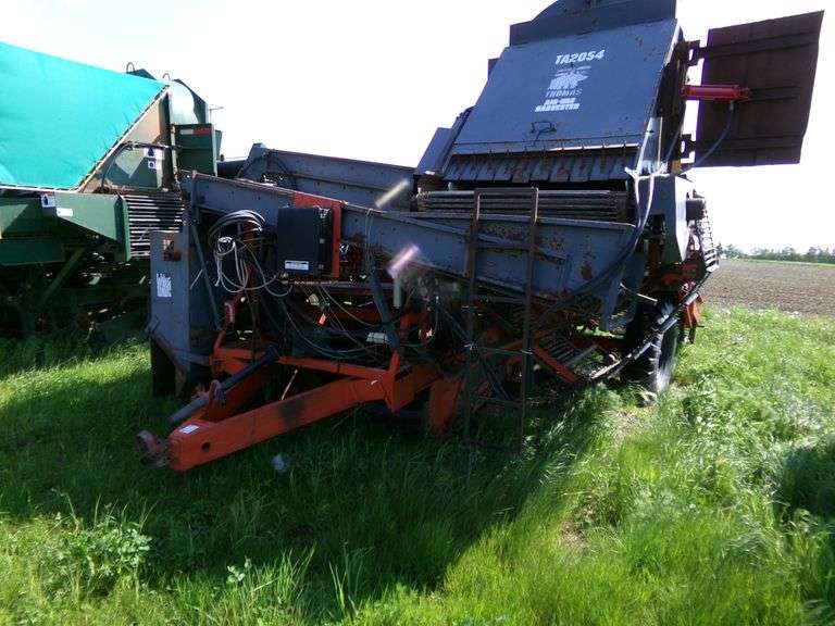 Thomas TA2054 Harvester
