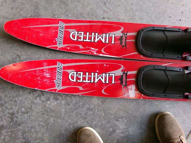 O'Brien Limited water skis