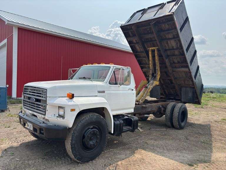 1986  FORD  F-700 dump truck