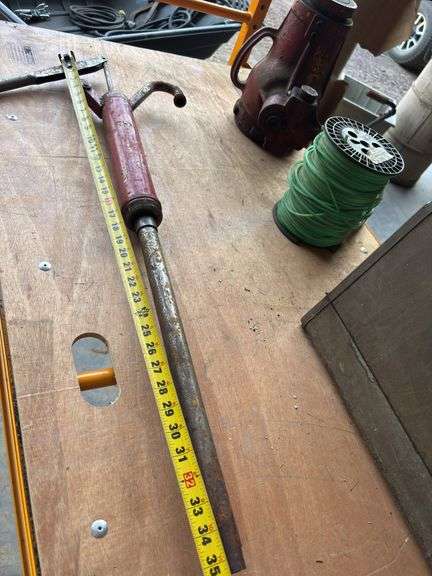 Oil hand pump