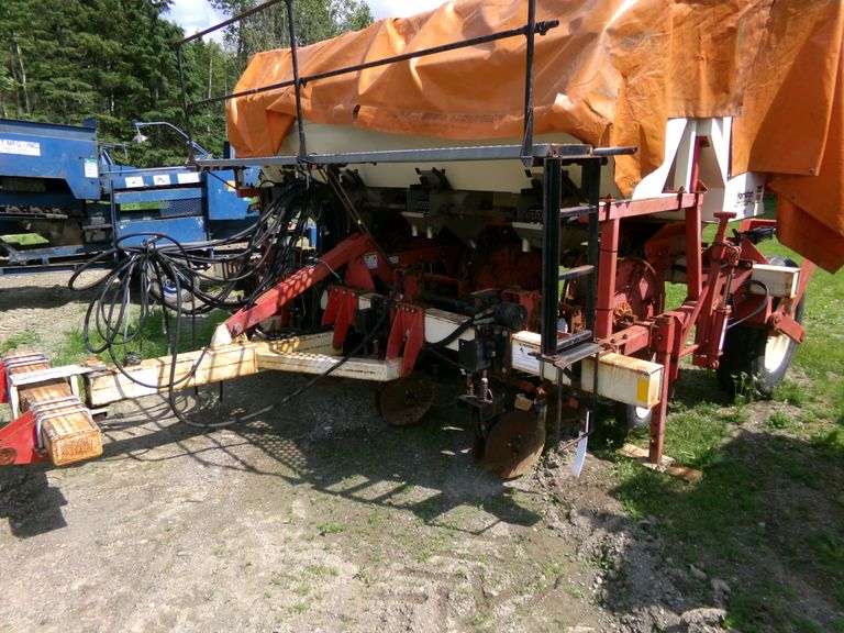 Harriston 3504 potato planter with tarp
