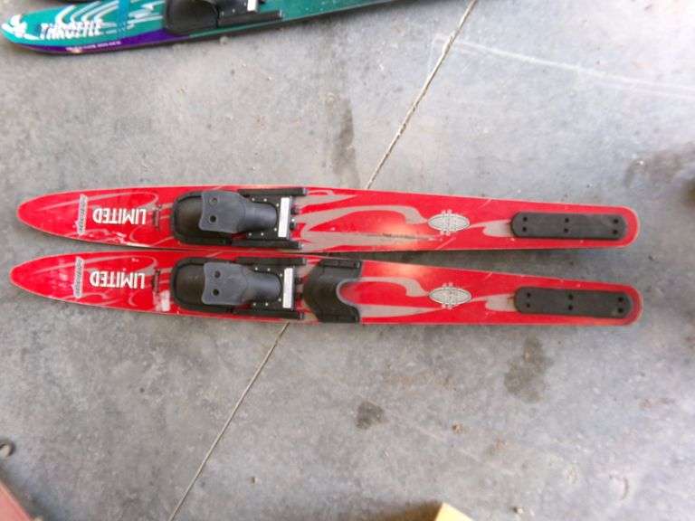 O'Brien Limited water skis