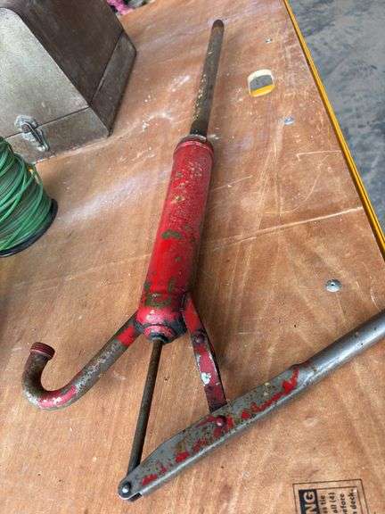 Oil hand pump