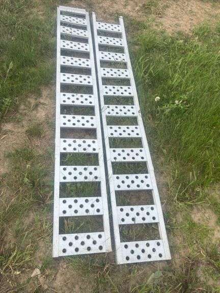 Aluminum loading ramps