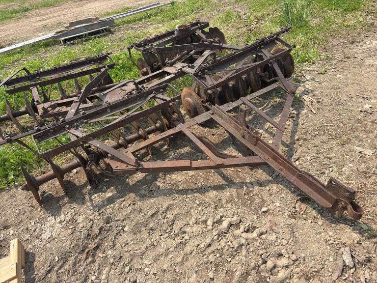 Disk hydraulic adjust