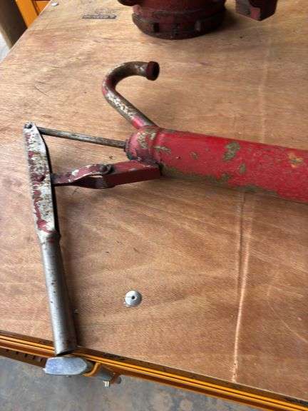 Oil hand pump