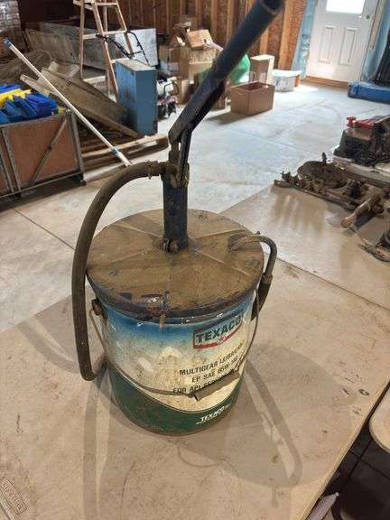 5 gallon pump and can