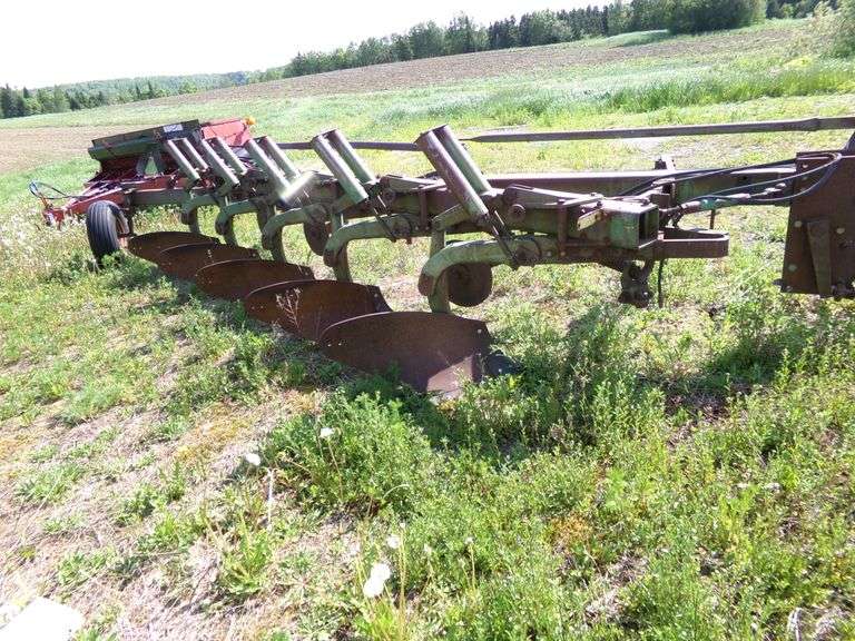 John Deere 2500 plow