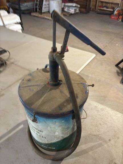 5 gallon pump and can