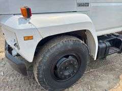 1986  FORD  F-700 dump truck