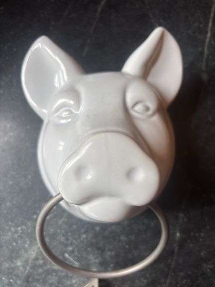 Pig towel ring