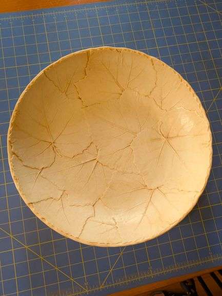 Italian leaf design serving bowl