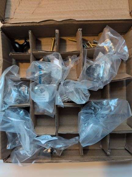 Cabinet hardware/ black qty 9