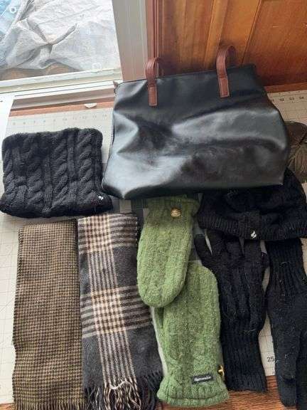 Women’s winter accessories