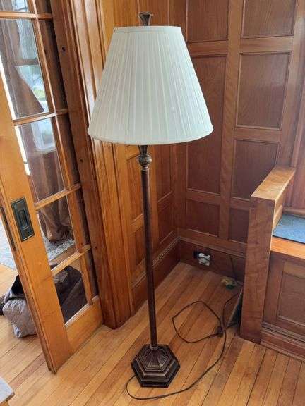 Floor lamp