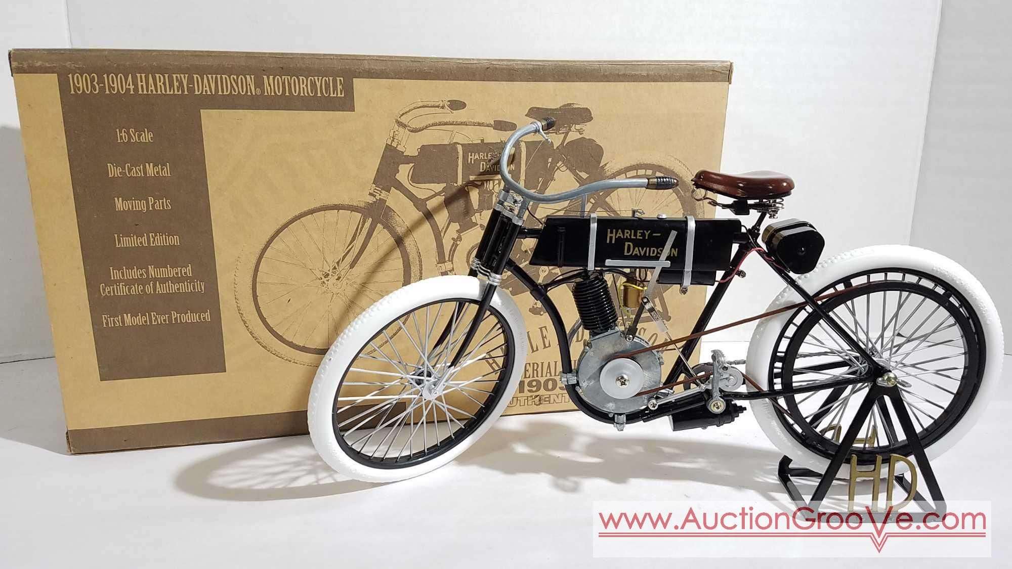 1903-1904 Harley Davidson Motorcycle, authentic replica. Diecast