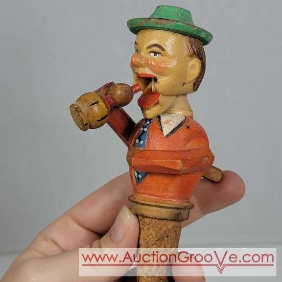 Vintage Wood Carved Bottle Stopper. BB