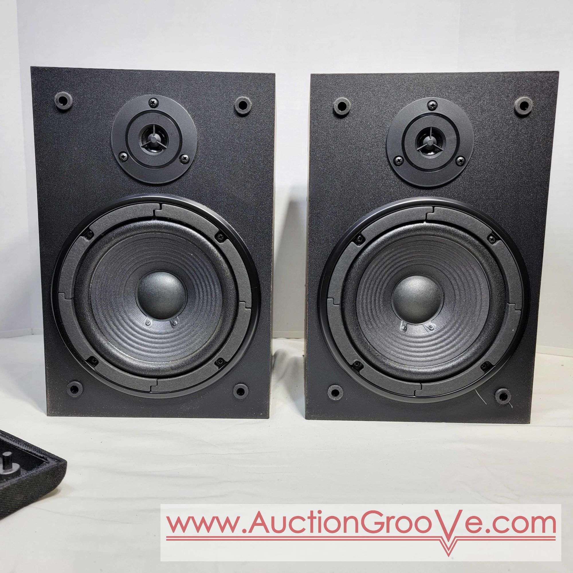 Yamaha NS-A526 Speakers. 8 x 10 x 12. - AuctionGrooVe.com
