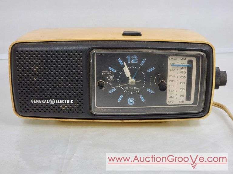 General Electric Clock Radio. Clock Works but the radio didn't turn on. FR4