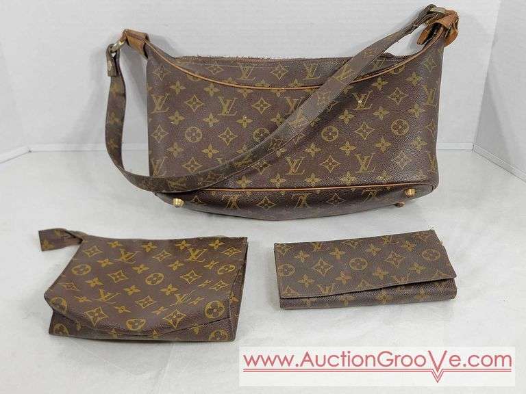Vintage Louis Vuitton. Did not authenticate. See photos. FR4