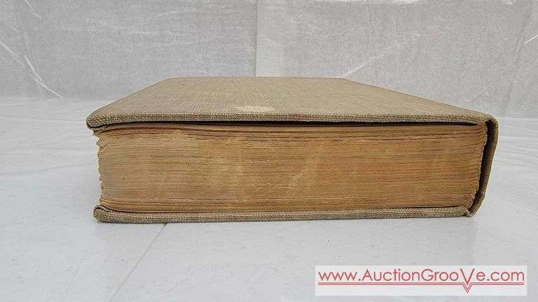 SEVEN PILLARS OF WISDOM by T.E. Lawrence. Copyright 1926, 1935. Y