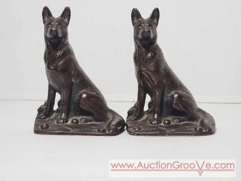 Cast Iron German Shepard Book Ends. 3.5 x 3.5 x 4.5 each. LR