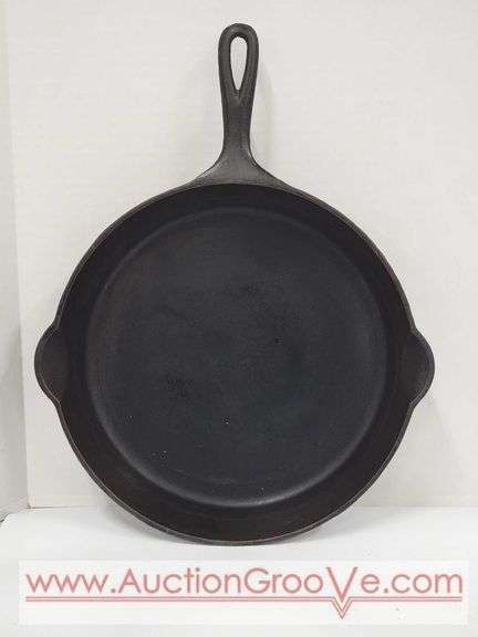 Griswold 9. 710A. Cast Iron Pan. 11" 16 x 12 x 2.5. B2